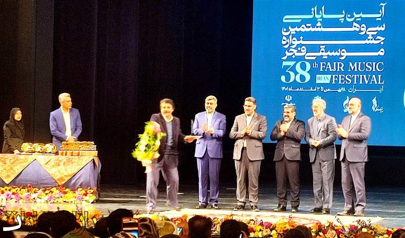 تجلیل از علیرضا افتخاری در جشنواره موسیقی فجر
