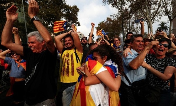 پارلمان کاتالونیا به استقلال رای داد 
