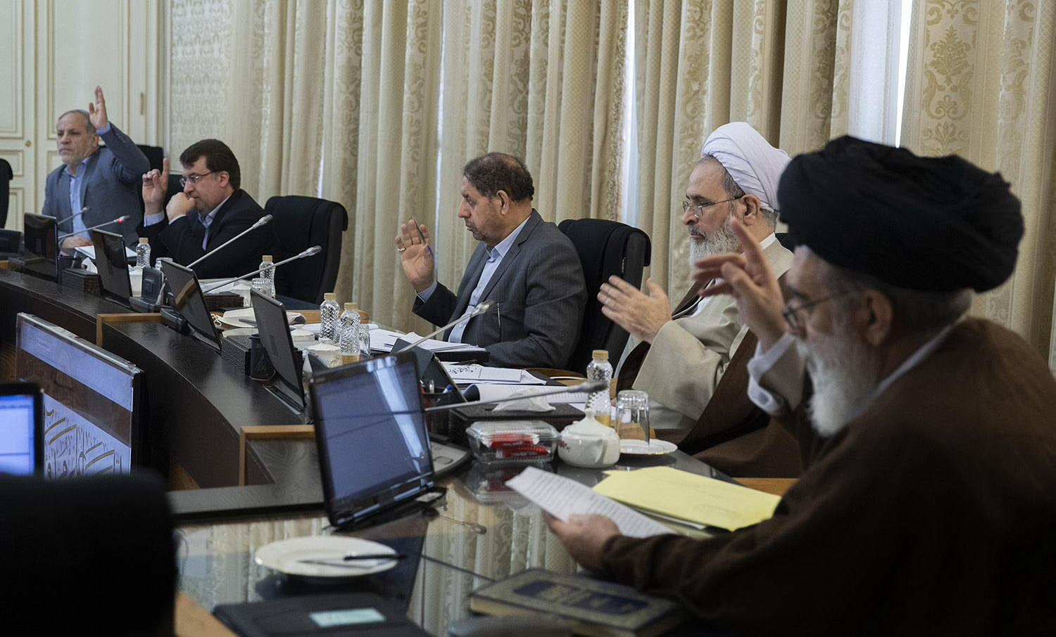گزارش تصویری از جلسه شورای نگهبان برای بررسی مصوبه بودجه ۱۴۰۲ کل کشور