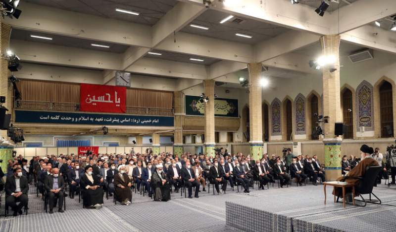 رهبر معظم انقلاب: سرافراز وارد مجلس شدید، سرافراز خارج شوید