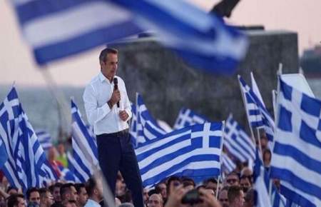 «میتسوتاکیس» نخست وزیر یونان ماند