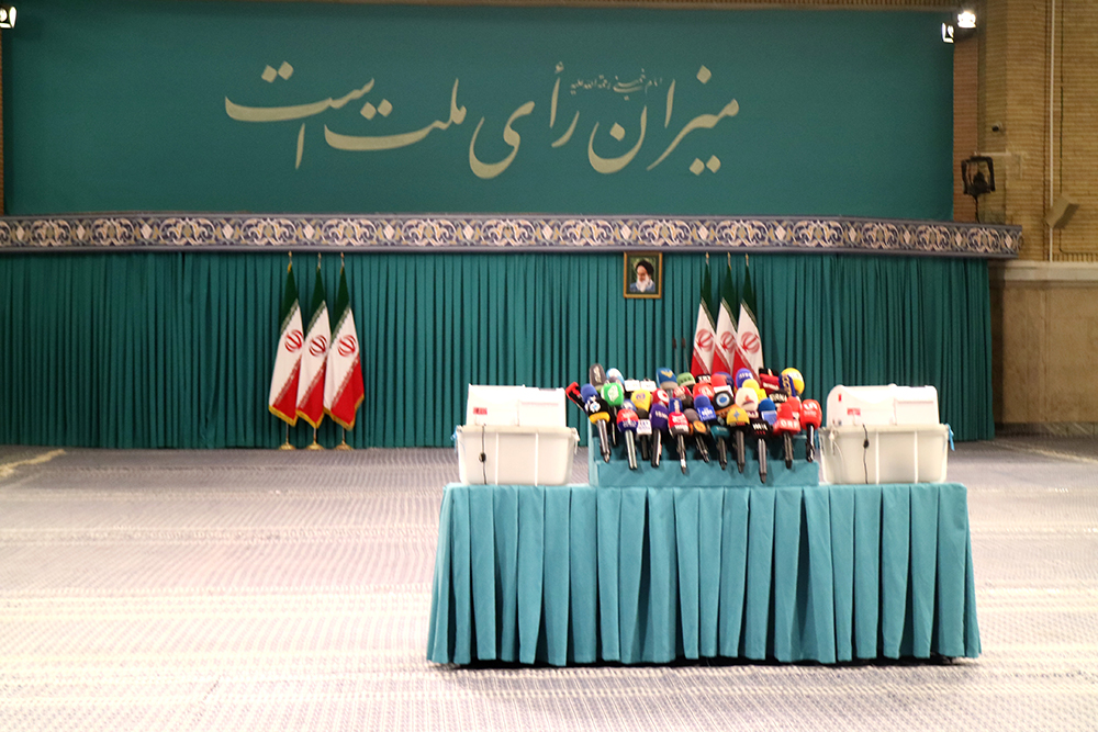 گزارش تصویری از حضور رهبر معظم انقلاب در رای‌گیری مرحله‌ی دوم انتخابات مجلس- عکاس: مجید قاضی پور