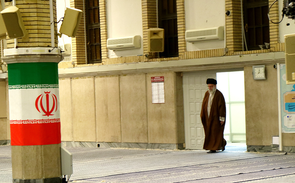 گزارش تصویری از حضور رهبر معظم انقلاب در رای‌گیری مرحله‌ی دوم انتخابات مجلس- عکاس: مجید قاضی پور