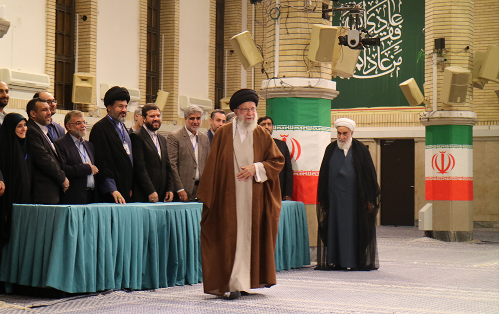 گزارش تصویری از حضور رهبر معظم انقلاب در رای‌گیری مرحله‌ی دوم انتخابات مجلس- عکاس: مجید قاضی پور