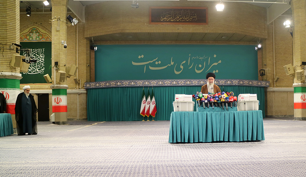 گزارش تصویری از حضور رهبر معظم انقلاب در رای‌گیری مرحله‌ی دوم انتخابات مجلس- عکاس: مجید قاضی پور