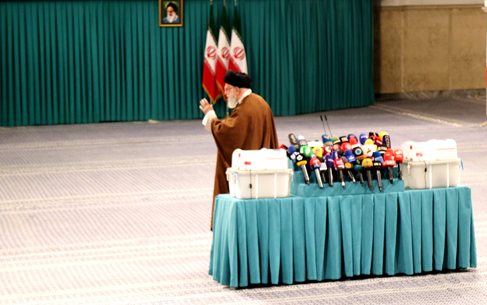 گزارش تصویری از حضور رهبر معظم انقلاب در رای‌گیری مرحله‌ی دوم انتخابات مجلس- عکاس: مجید قاضی پور