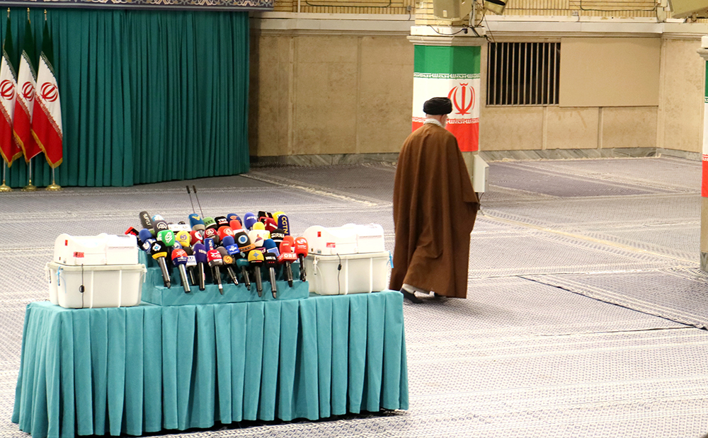 گزارش تصویری از حضور رهبر معظم انقلاب در رای‌گیری مرحله‌ی دوم انتخابات مجلس- عکاس: مجید قاضی پور