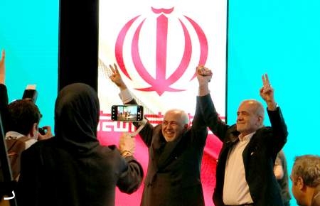 گزارش تصویری از حضور هواداران مسعود پزشکیان نامزد چهاردهمین انتخابات ریاست جمهوری در برج میلاد- عکاس: مجید قاضی پور  <img src="/images/picture_icon.png" width="16" height="16" border="0" align="top">