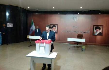 مخبر در انتخابات شرکت کرد