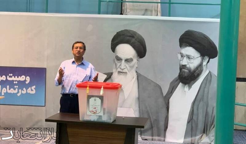 همتی در حسینه جماران رای داد