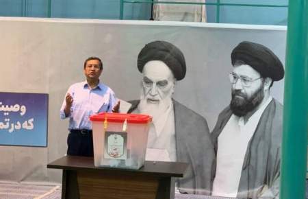 همتی در حسینه جماران رای داد